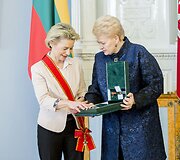 Dalia Grybauskaitė apdovanojo ordinu &bdquo;Už nuopelnus Lietuvai&ldquo; Didžiuoju kryžiumi Vokietijos gynybos ministrę Ursula von der Leyen