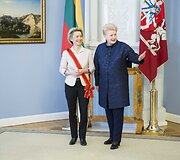 Dalia Grybauskaitė apdovanojo ordinu &bdquo;Už nuopelnus Lietuvai&ldquo; Didžiuoju kryžiumi Vokietijos gynybos ministrę Ursula von der Leyen