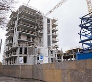 &bdquo;Korių&ldquo; statytojai aptvėrė statybvietę valstybinės žemės sąskaita