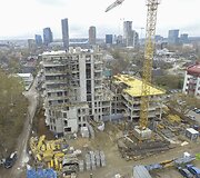 &bdquo;Korių&ldquo; statytojai aptvėrė statybvietę valstybinės žemės sąskaita