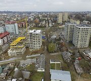 &bdquo;Korių&ldquo; statytojai aptvėrė statybvietę valstybinės žemės sąskaita