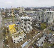 &bdquo;Korių&ldquo; statytojai aptvėrė statybvietę valstybinės žemės sąskaita