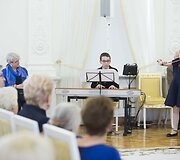 Prezidentė Dalia Grybauskaitė pasveikino ir ordino &bdquo;Už nuopelnus Lietuvai&ldquo; medaliu apdovanojo daugiavaikes motinas