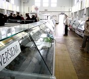 Tu&scaron;ti prekystaliai Vilniaus turguose