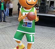 Vilniaus mokytojų namų kiemelyje pažymėtas &bdquo;Eurobasket 2011&ldquo; &scaron;imtadienis.