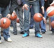 Vilniaus mokytojų namų kiemelyje pažymėtas &bdquo;Eurobasket 2011&ldquo; &scaron;imtadienis.