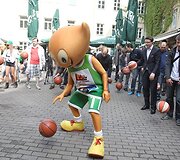 Vilniaus mokytojų namų kiemelyje pažymėtas &bdquo;Eurobasket 2011&ldquo; &scaron;imtadienis.