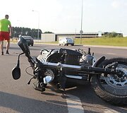 Du žmonės buvo sužaloti trečiadienio pavakare Vilniuje susidūrus motociklui ir dviratininkui.