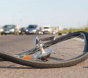 Du žmonės buvo sužaloti trečiadienio pavakare Vilniuje susidūrus motociklui ir dviratininkui.
