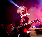 &bdquo;No DJ's goes AC/DC&ldquo;