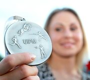 Penkiakovininkė Laura Asadauskaitė grįžo į Lietuvą su sidabro medaliu.