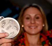 Penkiakovininkė Laura Asadauskaitė grįžo į Lietuvą su sidabro medaliu.