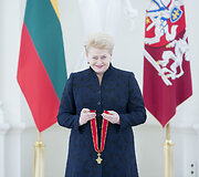 Dalia Grybauskaitė apdovanojo Tomą Venclovą ordinu &bdquo;Už nuopelnus Lietuvai&ldquo; Komandoro didžiuoju kryžiumi