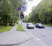 Priepuolio i&scaron;tiktas sostinėje vairuotojas trenkėsi į medį