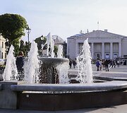 Rudenį  sugrįžusi vasara pakvietė į skverus ir parkus