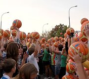 Lietuvos krep&scaron;inio sirgaliai siekė pasaulio kamuolio mu&scaron;inėjimo rekordo.