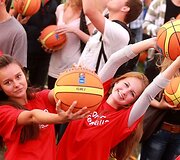 Lietuvos krep&scaron;inio sirgaliai siekė pasaulio kamuolio mu&scaron;inėjimo rekordo.