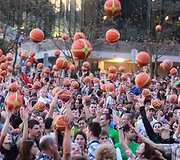 Lietuvos krep&scaron;inio sirgaliai siekė pasaulio kamuolio mu&scaron;inėjimo rekordo.