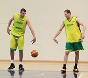 Jonas Valančiūnas ir Darius Songaila