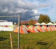 Palapinių miestelyje