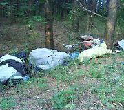 &Scaron;iuk&scaron;lių krūvoje mėtėsi dokumentai su asmenų duomenimis.