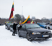 &bdquo;Volvo&ldquo; klubas i&scaron; automobilių suformavo sveikinimą Lietuvai