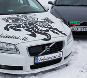 &bdquo;Volvo&ldquo; klubas i&scaron; automobilių suformavo sveikinimą Lietuvai