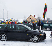 &bdquo;Volvo&ldquo; klubas i&scaron; automobilių suformavo sveikinimą Lietuvai
