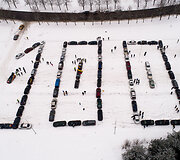 &bdquo;Volvo&ldquo; klubas i&scaron; automobilių suformavo sveikinimą Lietuvai