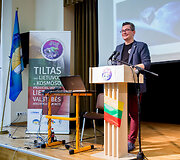 Vilniaus Jono Basanavičiaus progimnazijos ir Vilniaus Jono Basanavičiaus gimnazijos moksleiviai bandė susisiekti su TKS astronautais