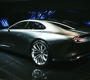 &bdquo;Mazda Vision&ldquo; kupė Ženevoje laimėjo gražuolių konkursą