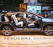 &bdquo;Lexus&ldquo; Ženevoje parodė savo pirmąjį septynvietį visureigį