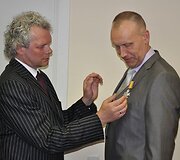 KKSD vadovas K.Rim&scaron;elis įteikia ordiną už nuopelnus sportui