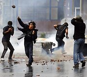 Susirėmimai tarp mitinguotojų ir policijos