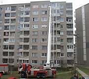 Gaisrininkai į butą pateko per balkoną.