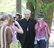 Jaunuoliai dalyvauja bendrose pamaldose, teminiuose užsiėmimuose, rengiamos ekskursijos po miestą.