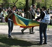 Jaunuoliai dalyvauja bendrose pamaldose, teminiuose užsiėmimuose, rengiamos ekskursijos po miestą.