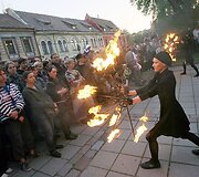 Penktadienį prasidėjusi &scaron;ventė &bdquo;Kauno dienos 2009&ldquo; ir antrąją dieną, &scaron;e&scaron;tadienį, kviečia nebijoti lietaus.