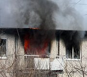 Prie&scaron; įsiverždami į butą, milicininkai į jį metė kovinę granatą, kuri sukėlė gaisrą.