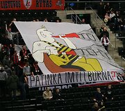 Sirgalių plakatai nestokojo originalumo.