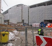 Sumai&scaron;tį sukėlęs radinys gulėjo &scaron;iame i&scaron;raustame &scaron;laite (kairėje).