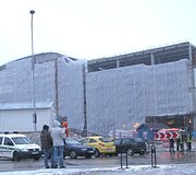 Nuo pavojingos vietos per de&scaron;imt metrų stovėjo smalsuolių &scaron;eimos.