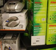 &bdquo;Maxima&ldquo; prekybos salė buvo sausakim&scaron;a, prie kasų nusidriekė eilės, pirkėjai vos pavežė savuosius pirkinius.