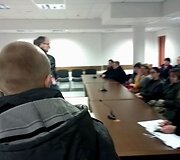 Nepilnametis kaltinamasis S.R. atvedamas į teismą.