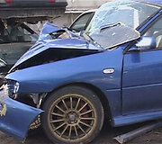 Sudaužytas policininko automobilis &bdquo;Subaru Impreza&ldquo;