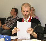Penkių pareigūnų byla teisme: prokuroras