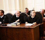 Advokatų pajėgos teisme dėl dingusio vilkiko su kontrabandiniu kroviniu