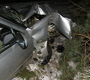 Automobilis &bdquo;Peugeot 406&ldquo; po avarijos