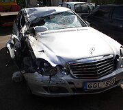 Automobilis &bdquo;Mercedes-Benz&ldquo; po avarijos
