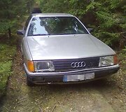 Įtariamųjų automobilis